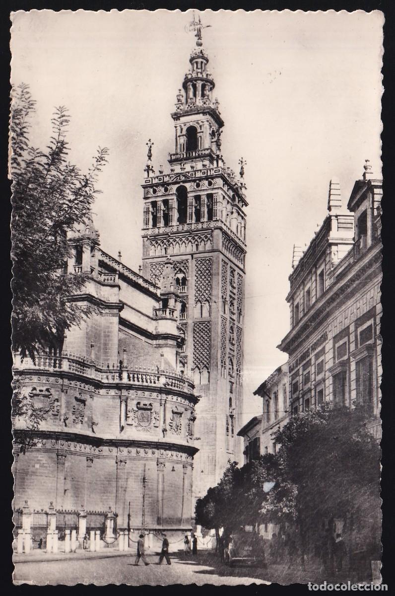 Postales: Sevilla. *La Giralda* Circulada 1957. - Foto 1