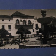 Postales: POSTAL FOTOGRÁFICA DE MARBELLA. PLAZA DEL GENERALISIMO FRANCO. SUBI. CIRCULADA. 1957.