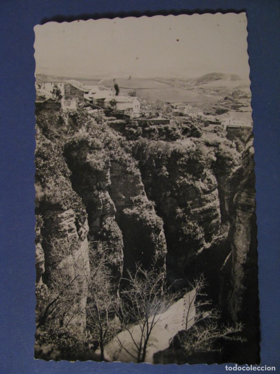 Postales: POSTAL FOTOGR&Aacute;FICA DE RONDA. VISTA PARCIAL DE LAS LADERAS DEL TAJO. ARRIBAS.