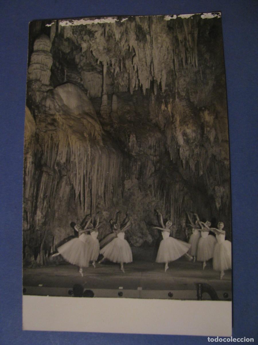 Postales: POSTAL FOTOGR&Aacute;FICA DE CUEVA DE NERJA. ACTUACION DEL BALLET DE LA TOUR DE PARIS. SOM CEREZO.