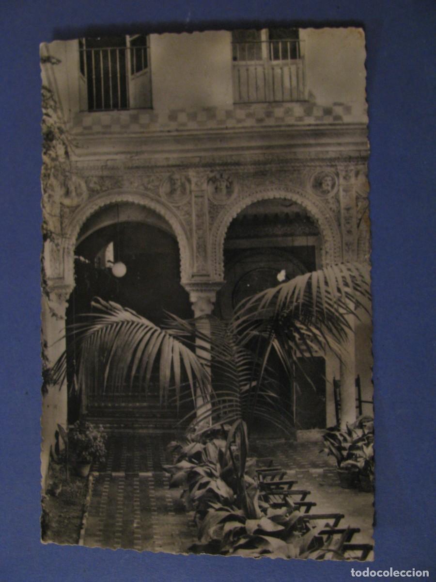 Postales: POSTAL FOTOGR&Aacute;FICA DE SEVILLA. RINCON DE UN PATIO. HELIOTIPIA ARTISTICA. DESPERFECTOS.