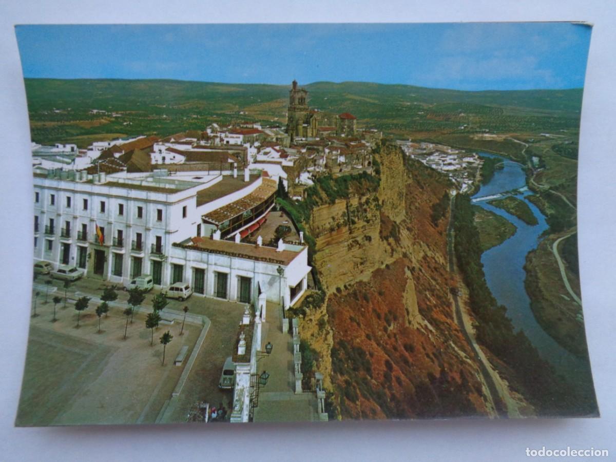 Postales: POSTAL DE ARCOS DE LA FRONTERA ( CADIZ ): PLAZA DE ESPA&Ntilde;A Y CORTE DE LA &uml; PE&Ntilde;A &uml; . A&Ntilde;OS 70