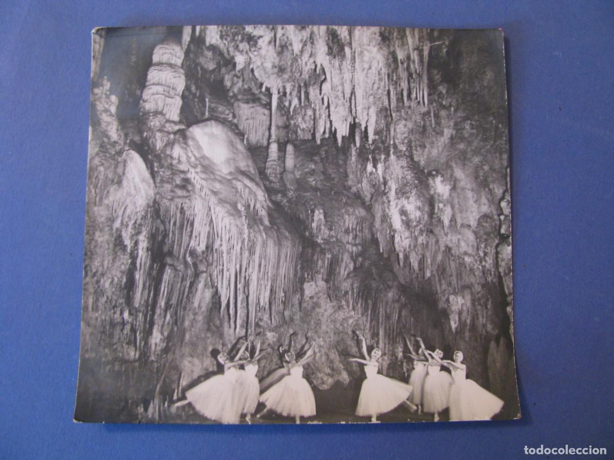 Postales: POSTAL FOTOGR&Aacute;FICA DE CUEVA DE NERJA, MALAGA. ACTUACION DE BALLET. SOM-CEREZO. 14X13 CM.