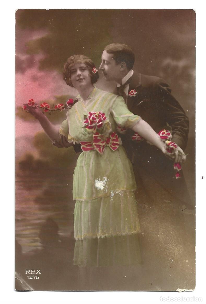 Postkarten: 1 postal antigua mujer con novio a&ntilde;o 1922