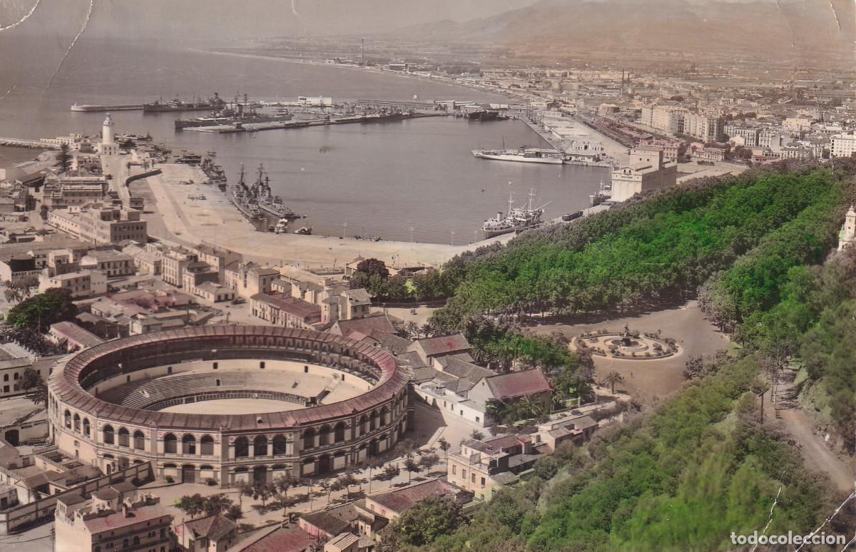 Postales: MALAGA PLAZA DE TOROS Y VISTA GENERAL DEL PUERTO