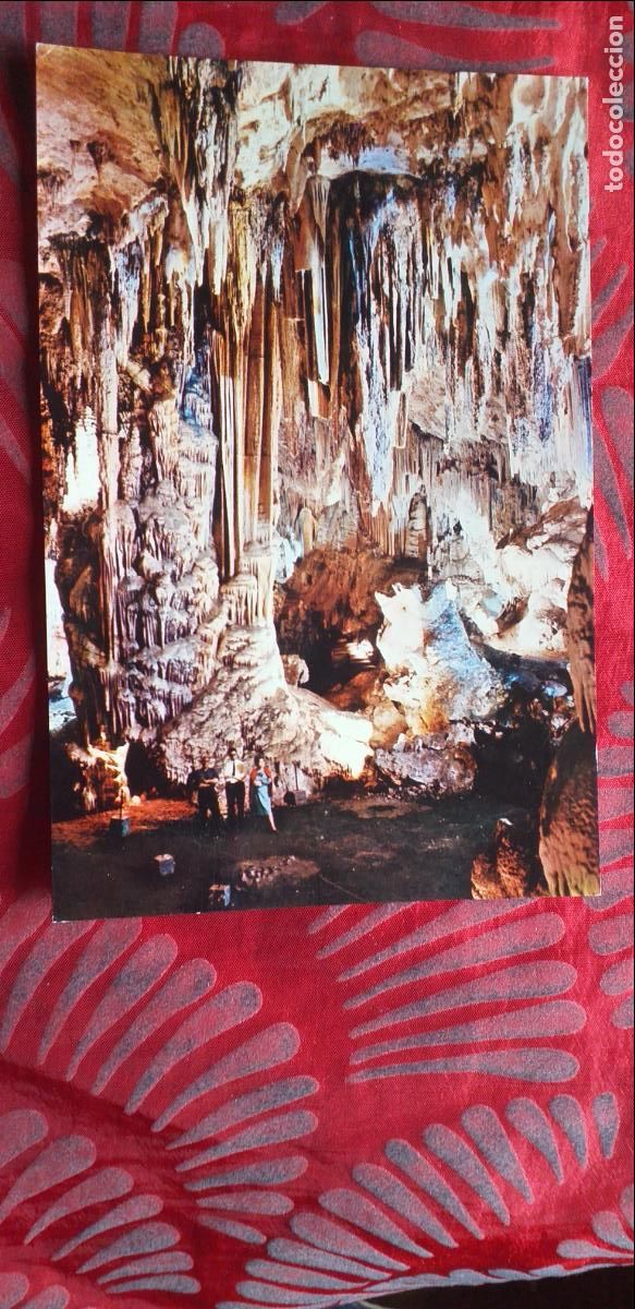 Postales: MALAGA-RVM-150X105mm.-NO ESCRITA-CUEVA DE NERJA-GRAN COLUMNA DE LA SALA DE LA CASCADA