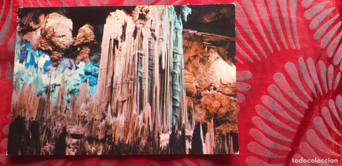 Postales: MALAGA-RVM-150X105mm.-NO ESCRITA-CUEVA DE NERJA-GRAN COLUMNA DE LA SALA DEL CATACLISMO