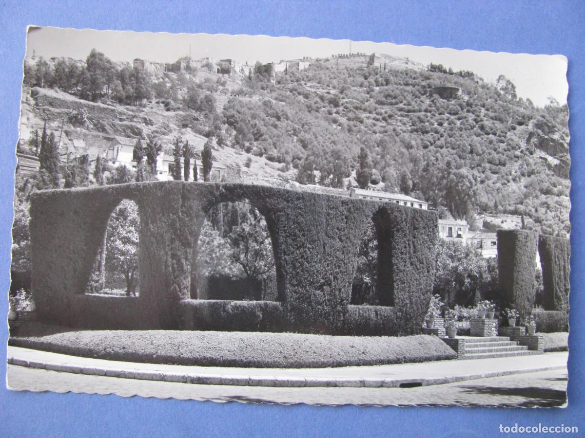 Postales: POSTAL FOTOGR&Aacute;FICA DE M&Aacute;LAGA. JARDINES DEL AYUNTAMIENTO Y CASTILLO GIBRALFARO. GARCIA GARRABELLA.