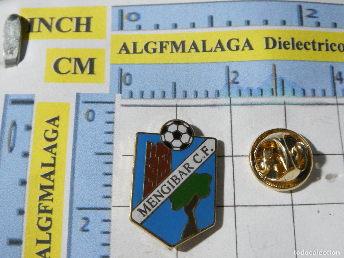 Cartes Postales: PIN DE DEPORTES. F&Uacute;TBOL. MENGIBAR CF JAEN. ESCUDO EQUIPO