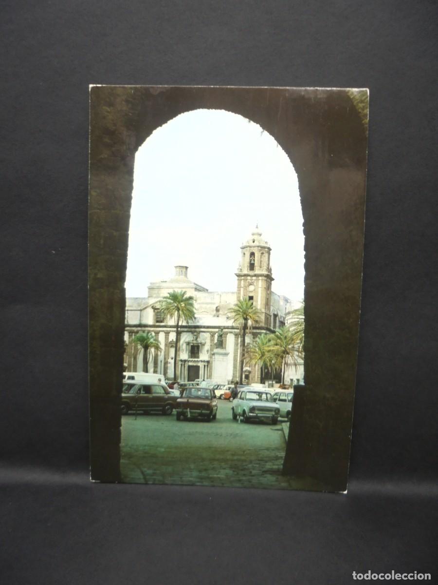 Postcards: TARJETA POSTAL DE CADIZ. ARCO DE LA ROSA E IGLESIA DE SANTIAGO.