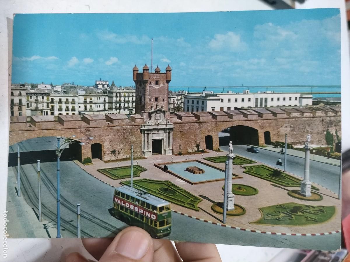 Postkarten: Postal CADIZ Puerta de Tierra y Monumentos a San Servando y San Germ&aacute;n PATRONOS DE LA CIUDAD mal est
