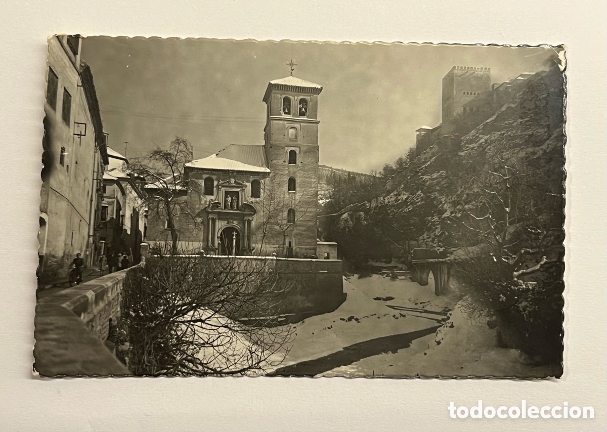 Cartes Postales: GRANADA. Postal Calle T&iacute;pica. Iglesia de San Pedro y San Pablo. Edic., Hijos de Gallegos (a.1955)
