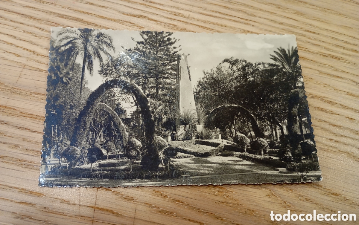 Postcards: M&Aacute;LAGA - JARDINES DEL PARQUE - HELIOTIPIA ART&Iacute;STICA ESPA&Ntilde;OLA, MADRID