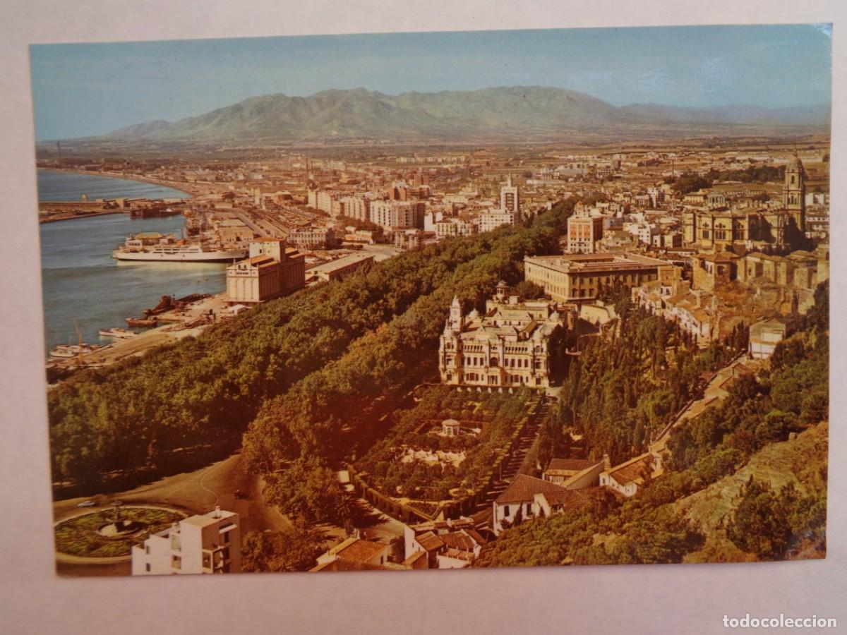 Postkarten: POSTAL DE MALAGA : PUERTO Y VISTA PARCIAL DE LA CIUDAD . A&Ntilde;OS 60