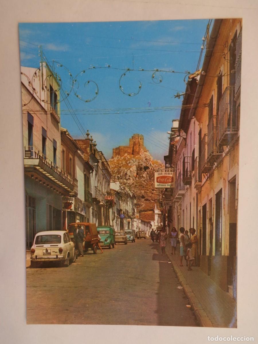 Cartoline: POSTAL DE BELMEZ ( CORDOBA ) : CALLE CORDOBA , AL FONDO EL CASTILLO . A&Ntilde;OS 70