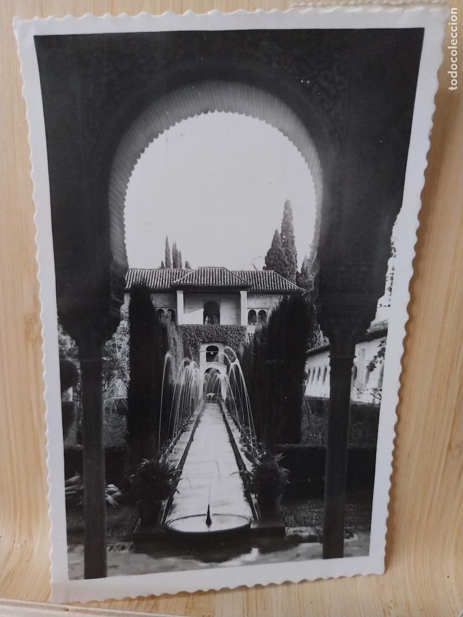 Cartes Postales: PATIO DE LOS SURTIDORES GENERALIFE GRANADA ED M ARRIBAS 103 CIRCULADA A&Ntilde;O 1956 ORIGINAL