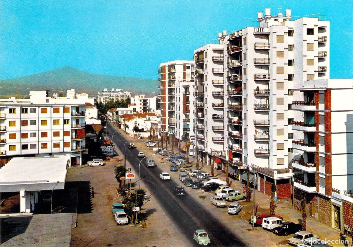 Cartoline: Postal Torre del Mar, Costa del Sol &ndash; Vista parcial de calle y apartamentos