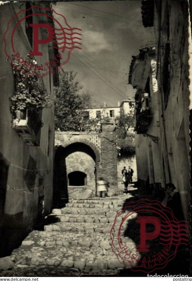 Postales: GRANADA. UNA CALLE TIPICA.