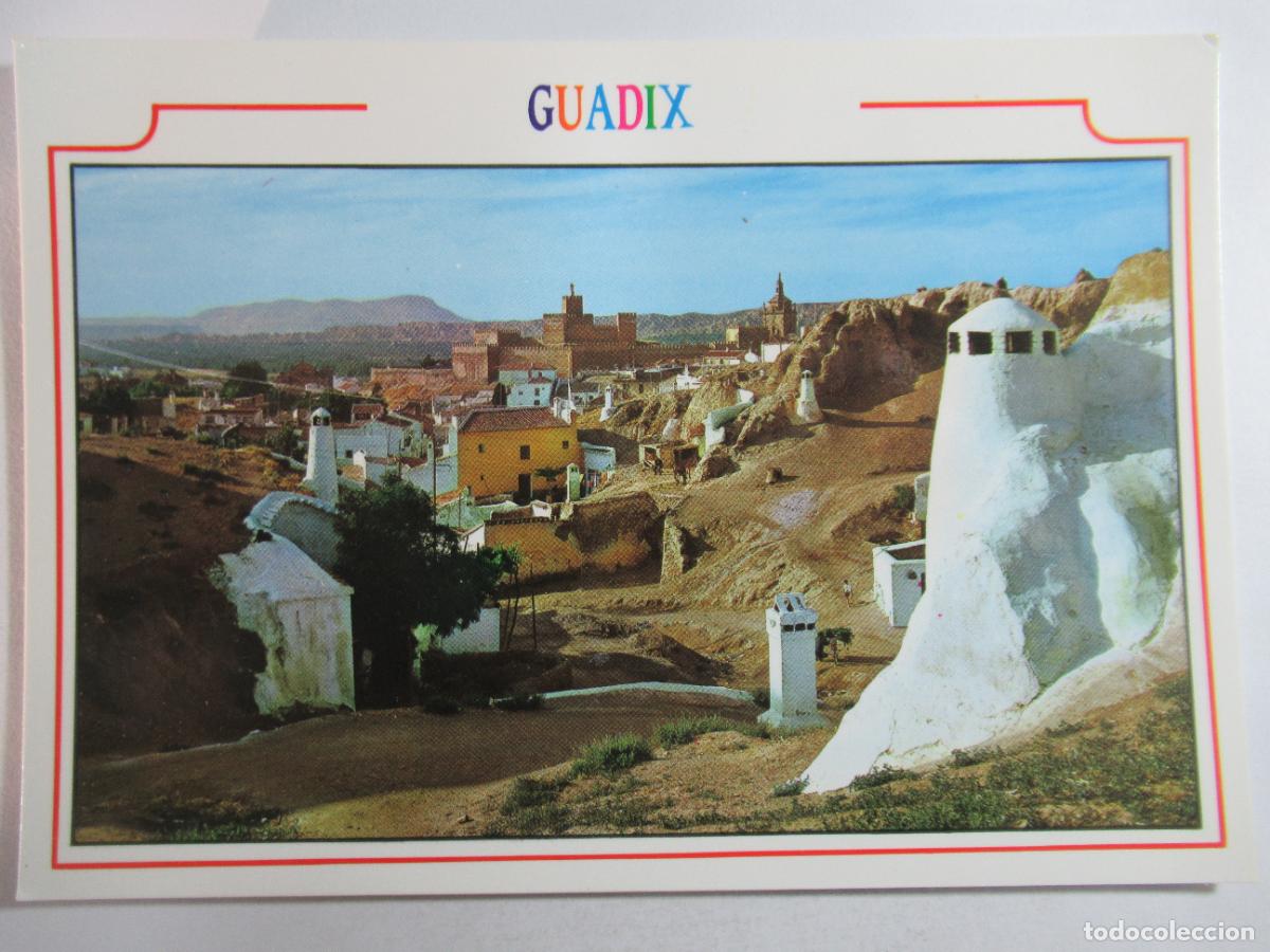 Postales: Guadix (Granada) - Cuevas, al fondo La Alcazaba - S/C