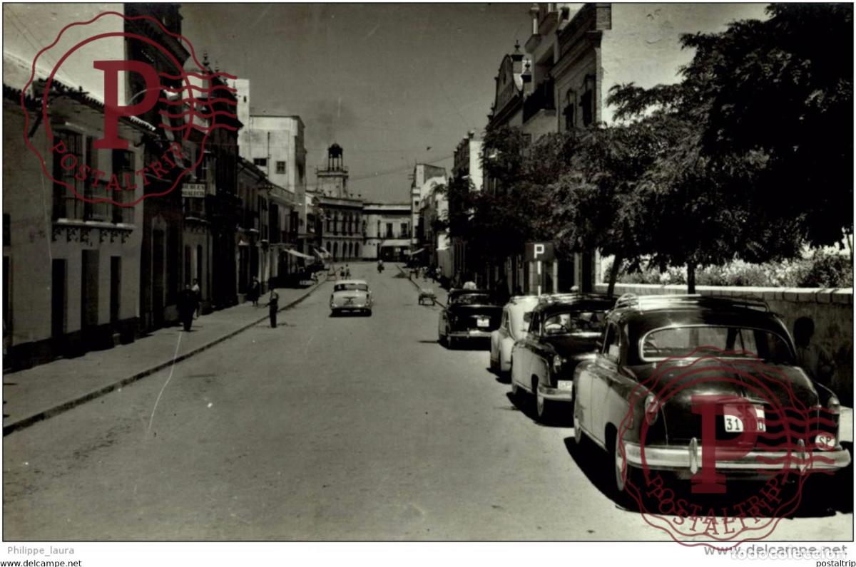 Postcards: MORON DE LA FRONTERA. CALLE GRAL FRANCO Y AYUNTAMIENTO AL FONDO