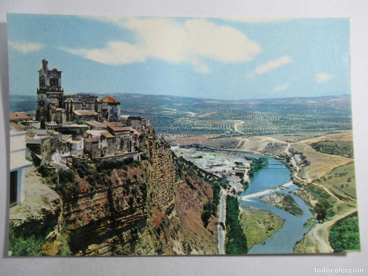Postales: Arcos de la Frontera (C&aacute;diz) - Vista parcial e Iglesia de San Pedro sobre la Pe&ntilde;a - S/C