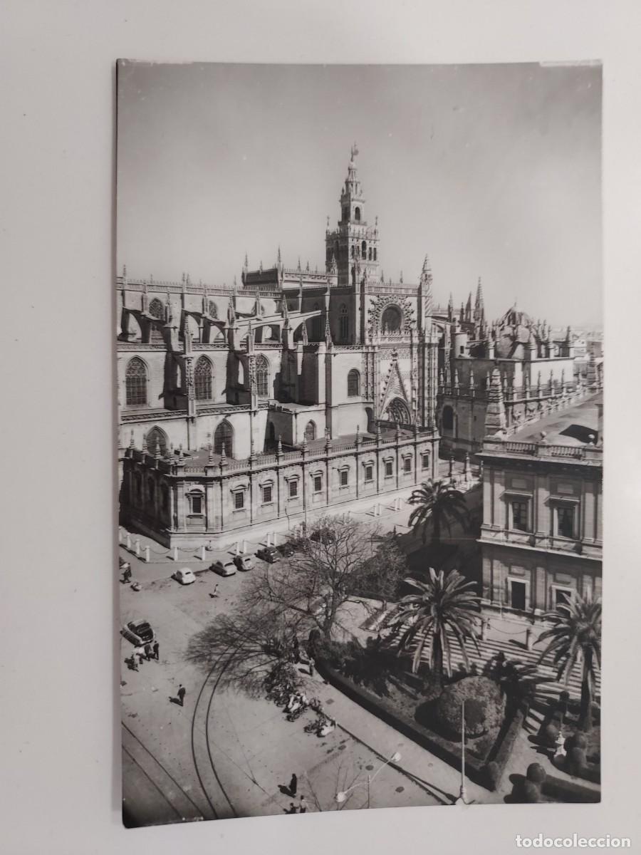 Postales: POSTAL SEVILLA UNA VISTA DE LA CATEDRAL. 1959 SIN CIRCULAR. ANTIGUA. DOMINGUEZ 63