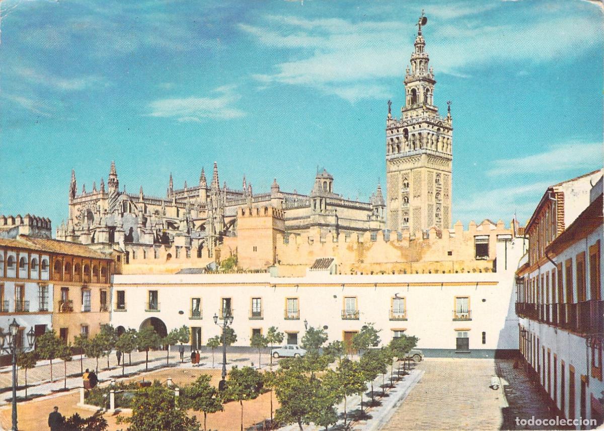 Postales: Postal de Sevilla: Patio de Banderas con la Giralda al Fondo