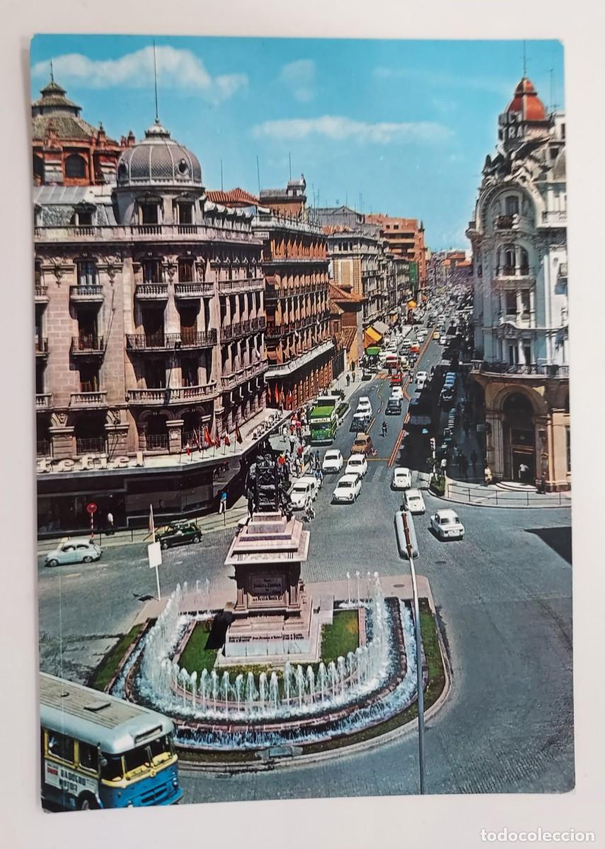 Postales: POSTAL GRANADA PLAZA ISABEL LA CATOLICA Y GRAN VIA DE COLON. 1970. SIN CIRCULAR