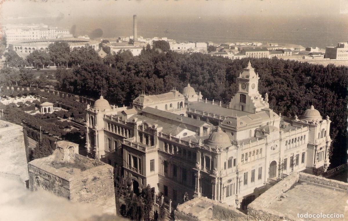 Postales: Tarjeta Postal M&aacute;laga: Vista del Ayuntamiento y Plaza de Toros