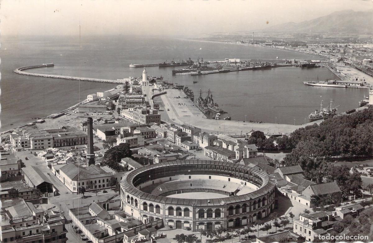 Postales: Postal de M&aacute;laga: Vista A&eacute;rea de la Plaza de Toros y el Puerto