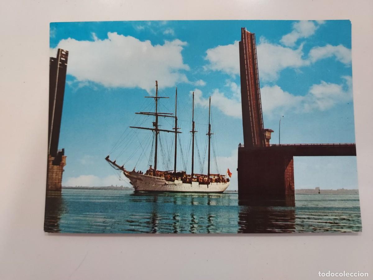 Postales: POSTAL CADIZ EL JUAN SEBASTIAN ELCANO CRUZANDO PUENTE SOBRE BAHIA. 1970. CIRCULADA. PAPELERIA ALFA
