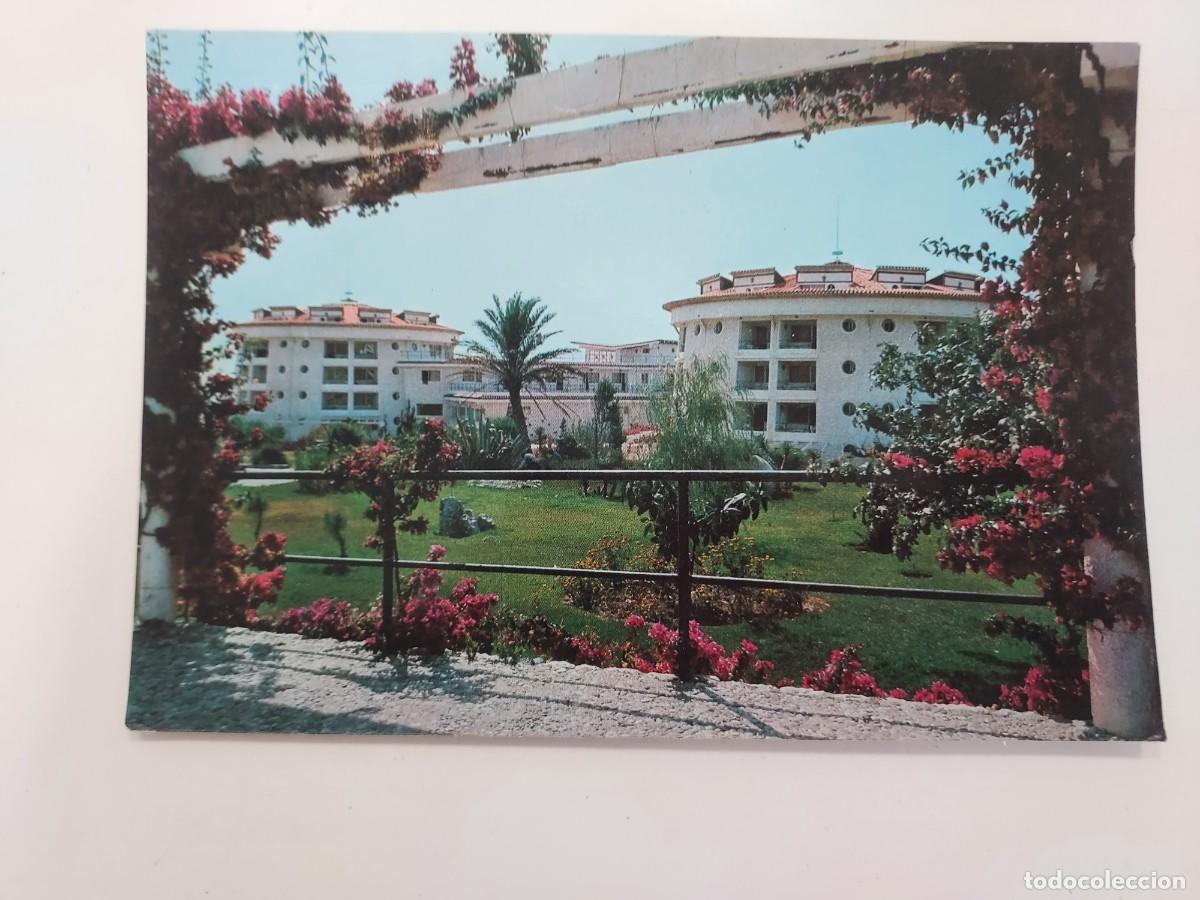 Postales: POSTAL FUENGIROLA HOTEL MARE NOSTRUM VISTA DESDE JARDINES. 1969. SIN CIRCULAR. MALAGA