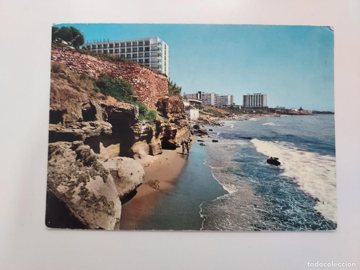 Postales: POSTAL TORREMOLINOS PLAYA HOTEL RIVIERA Y VISTA PARCIAL. 1966. CIRCULADA. MALAGA