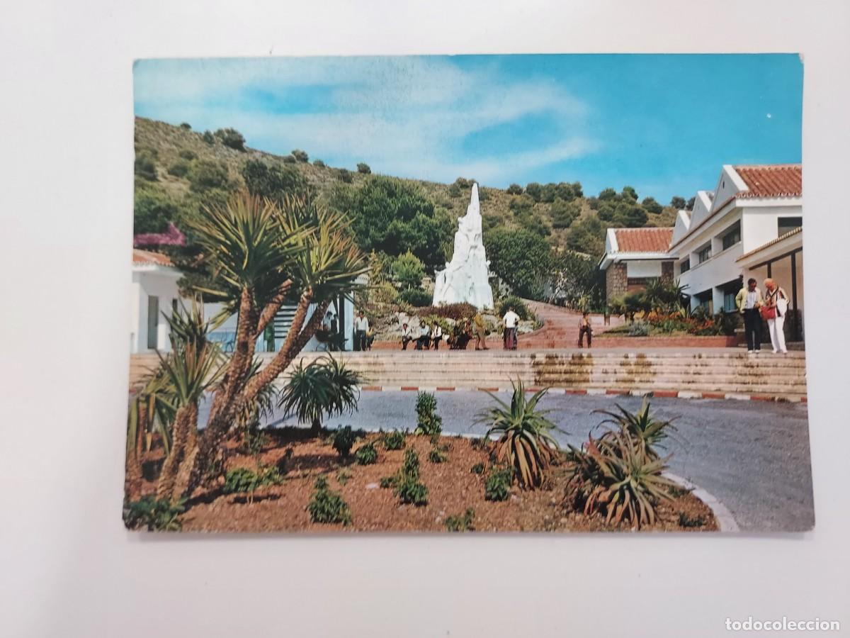 Postales: POSTAL NERJA ENTRADA A LA CUEVA Y MONUMENTO. 1972. SIN CIRCULAR. MALAGA