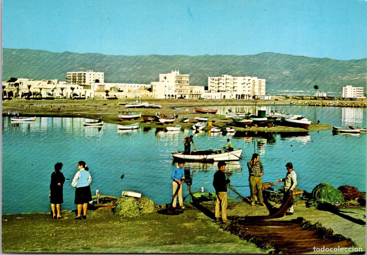Postales: Roquetas de Mar (Almer&iacute;a) - Vista del puerto - Papeler&iacute;a Roma 44 - 148x102mm - Remendando redes