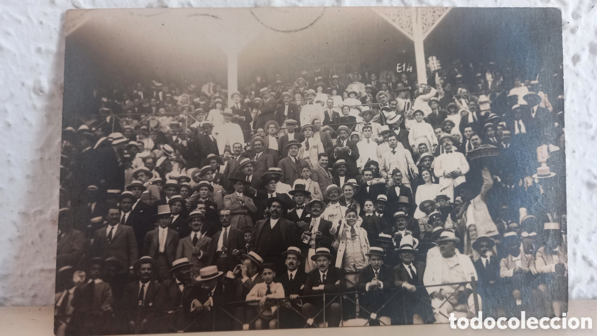 Postales: Postal fotogr&aacute;fica gent&iacute;o en Plaza de Toros de Andaluc&iacute;a. A identificar