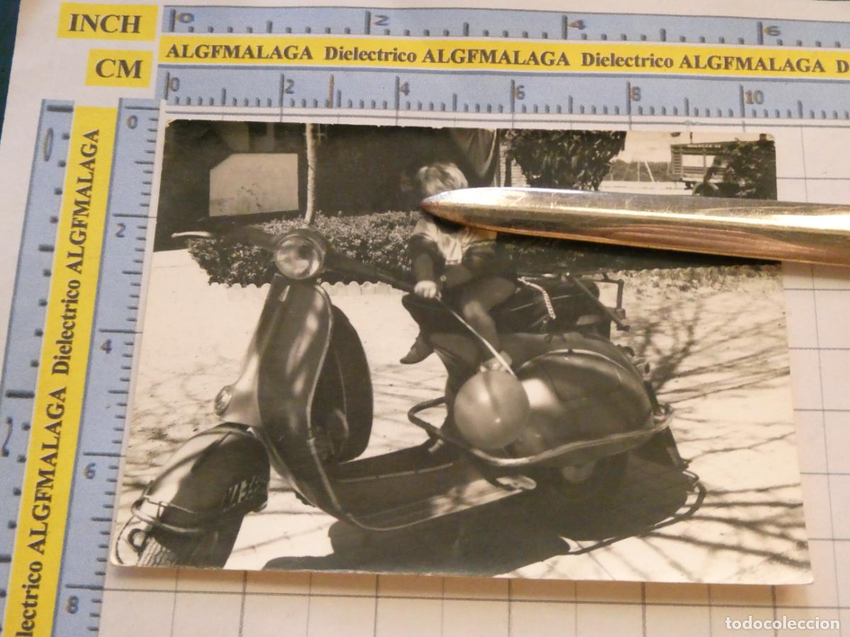 Postales: FOTO FOTOGRAF&Iacute;A DE M&Aacute;LAGA. A&Ntilde;OS 50. NI&Ntilde;O EN MOTO VESPA MATR&Iacute;CULA MALAGUE&Ntilde;A. 2282