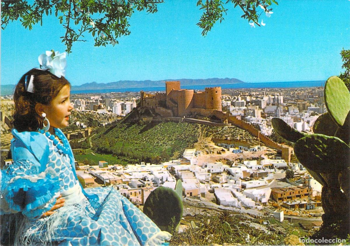Postales: Postal de Almer&iacute;a: La Chanca y la Alcazaba con Ni&ntilde;a en Traje T&iacute;pico