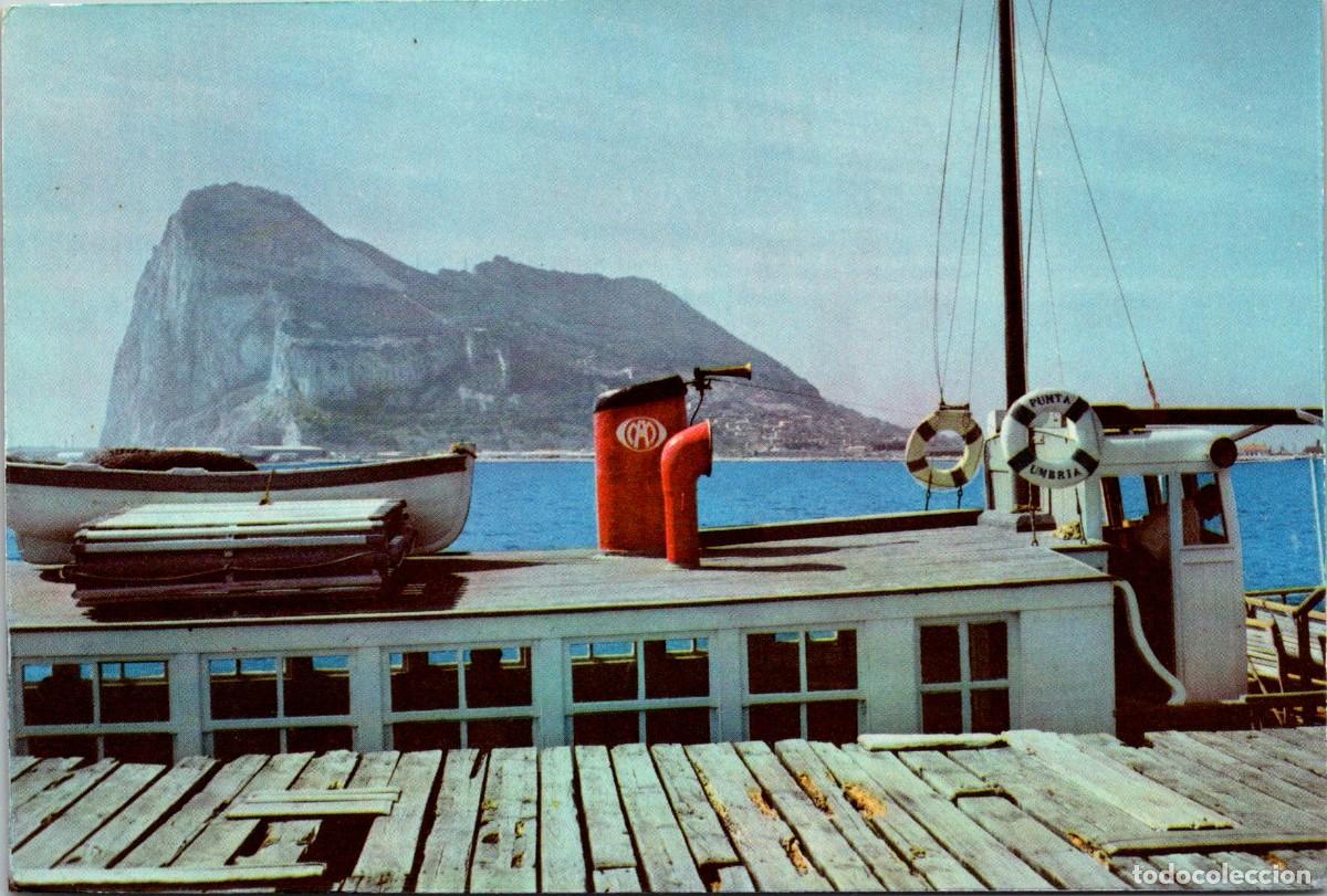 Postales: La L&iacute;nea de la Concepci&oacute;n - Embarcadero y Pe&ntilde;&oacute;n de Gibraltar al fondo - Embarcaci&oacute;n Punta Umbr&iacute;a