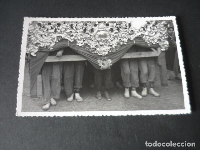 Postales: SEVILLA SEMANA SANTA COSTALEROS PROCESION POSTAL FOTOGRAFICA SERRANO FOTOGRAFO