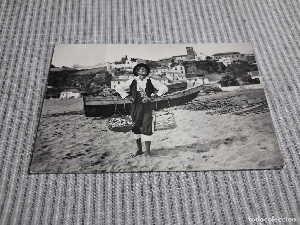 Postales: Postal antigua M&aacute;laga. Torremolinos. T&iacute;pico vendedor de pescado. Circulada