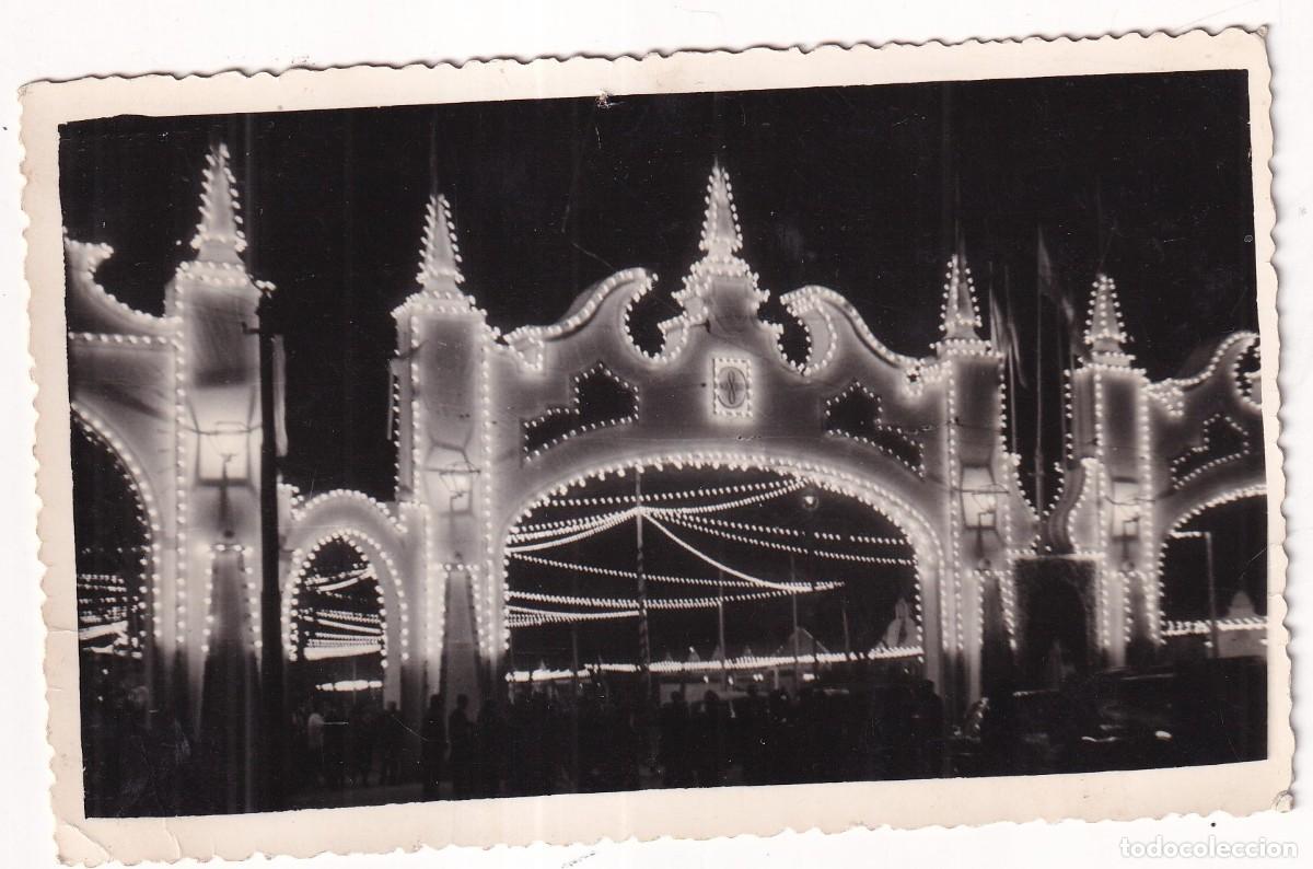 Postales: Fotograf&iacute;a formato postal. Sevilla. Entrada de la feria abril 1955. No figura fot&oacute;grafo.