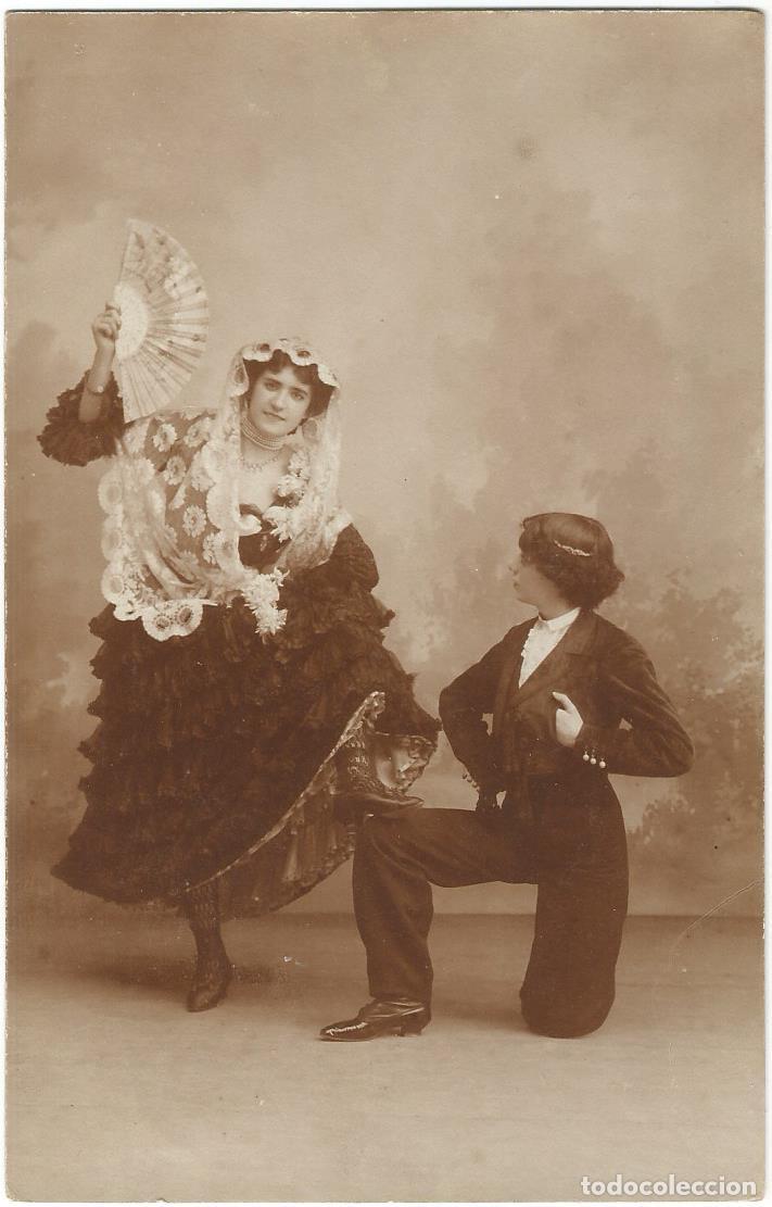 Postales: Postal de Espa&ntilde;a, Mujer con Mantilla y Abanico y Caballero, Circulada