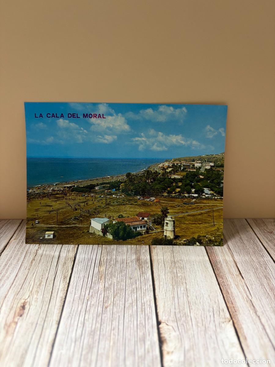 Postales: TARJETA POSTAL. M&Aacute;LAGA.N&ordm; 1.-LA CALA DEL MORAL.COSTA DEL SOL. PLAYA Y VISTA PANOR&Aacute;MICA. ED. ARRIBAS