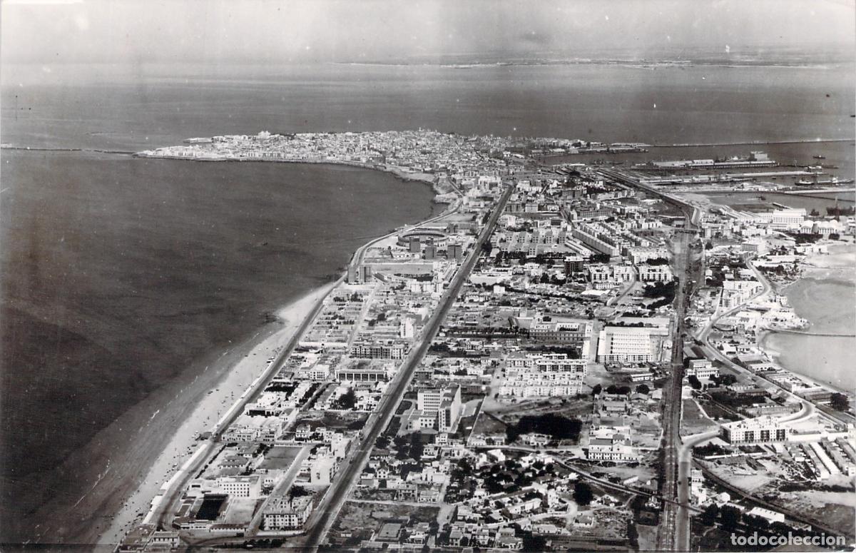 Postales: Postal con vista a&eacute;rea de la ciudad de C&aacute;diz