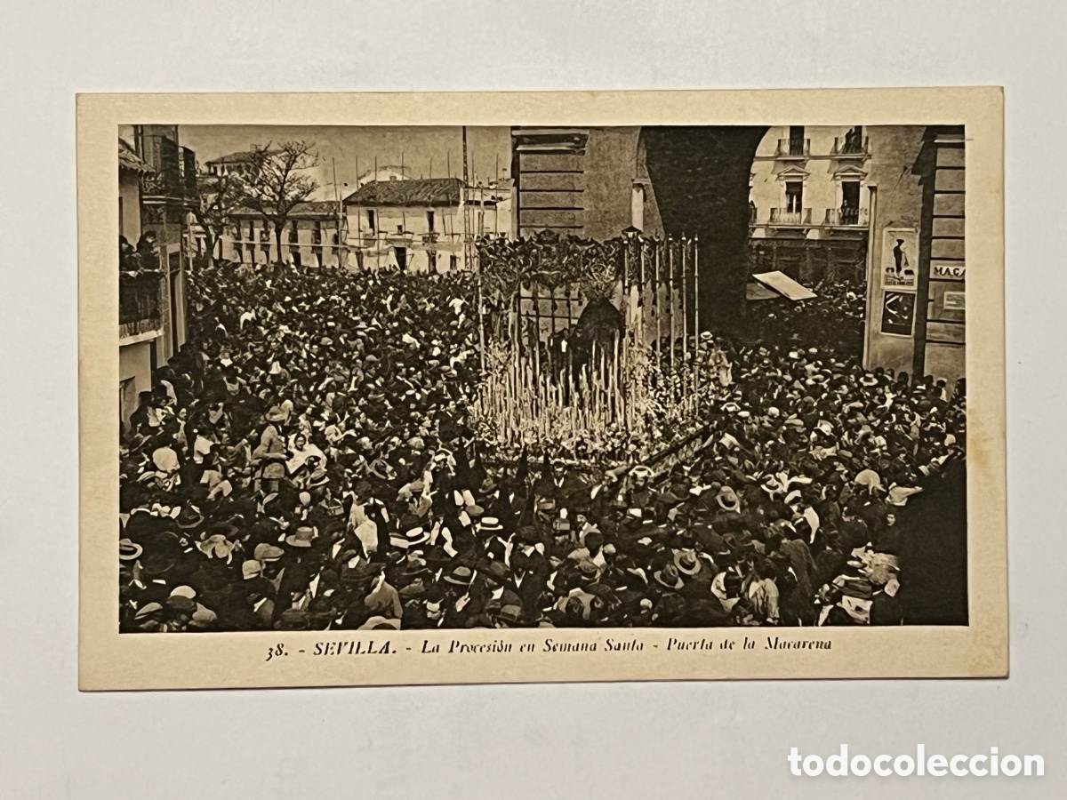 Postales: SEVILLA. Postal No.38, La Procesi&oacute;n en Semana Santa. Puerta de la Macarena. Roisin (h.1930?) S/C