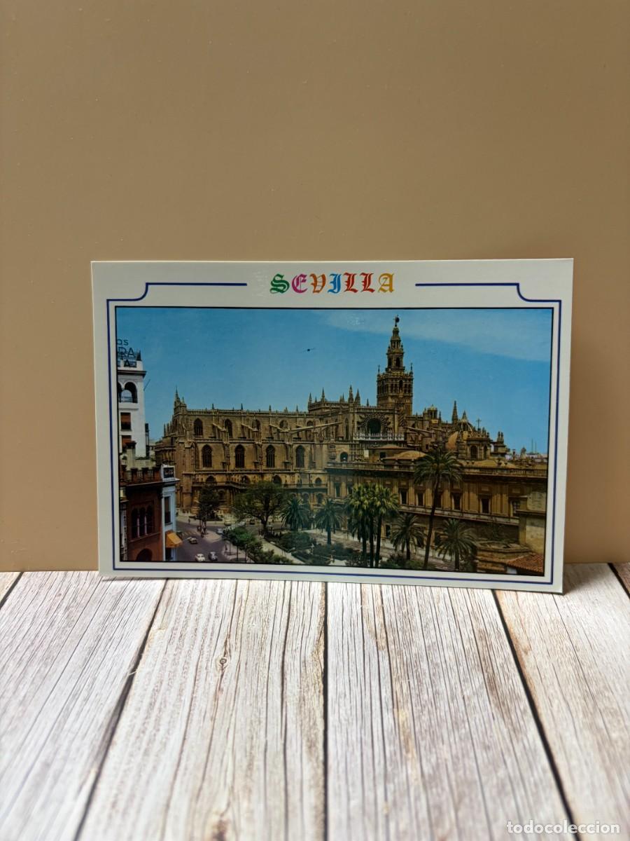 Postales: TARJETA POSTAL. SEVILLA. 2070.- ARCHIVO DE INDIAS Y CATEDRAL. EDICIONES ARRIBAS