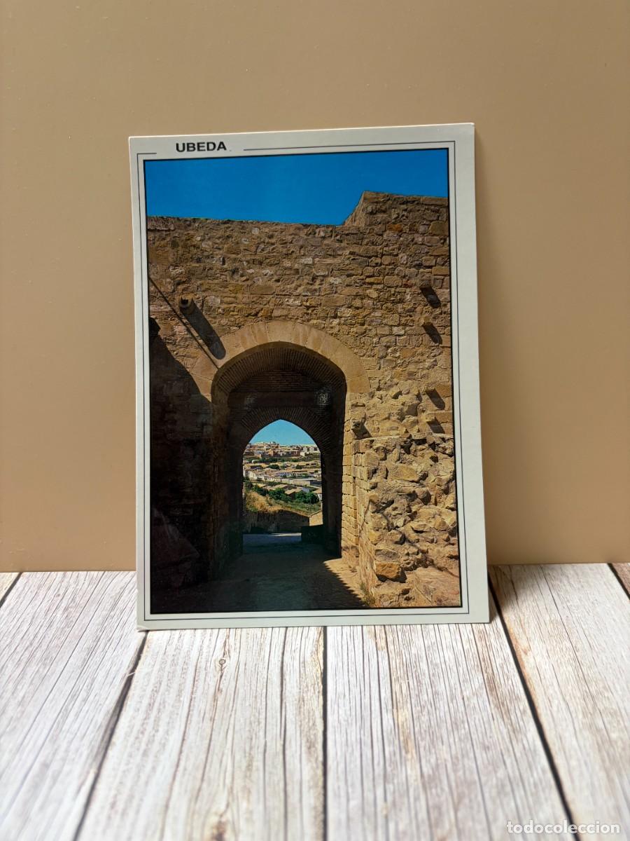 Postales: TARJETA POSTAL. JA&Eacute;N. 26.- UBEDA. PUERTA DE SANTA LUCIA EN LA MURALLA ARABE. EDICIONES ARRIBAS