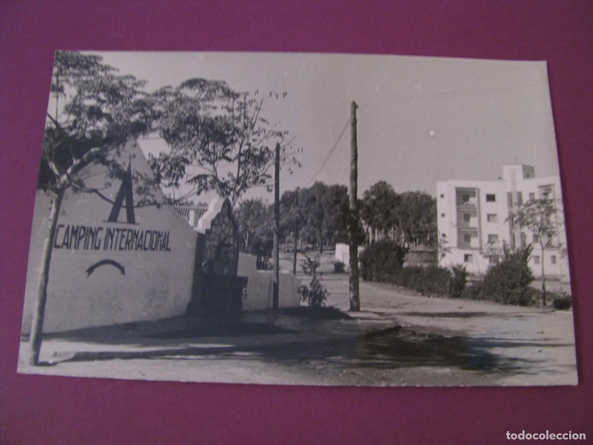 Postales: POSTAL FOTOGRAFICA DE FUENGIROLA. CARRETERA DEL CAMPING. ED. MERINO. FOTO PAYDOS. 1961.