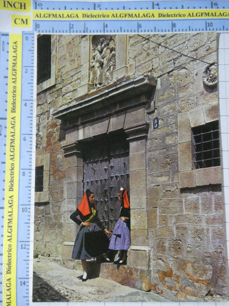 Postales: POSTAL DE JAEN. A&Ntilde;O 1977. FACHADA POSTERIOR IGLESIA SAN ANDR&Eacute;S MUJERES TRAJE T&Iacute;PICO 91 ARRIBAS. 1561